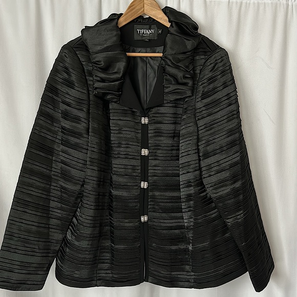 Tiffany Collection Jackets & Blazers - Tiffany Collection Vtg Black Satiny Pleated Evening Jacket Coat **Size 24**🌹🌹